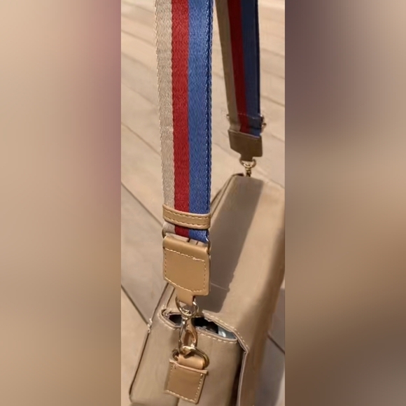 ToteSavvy Change Kit Crossbody Bag in Fawn NWT - Picture 4 of 6